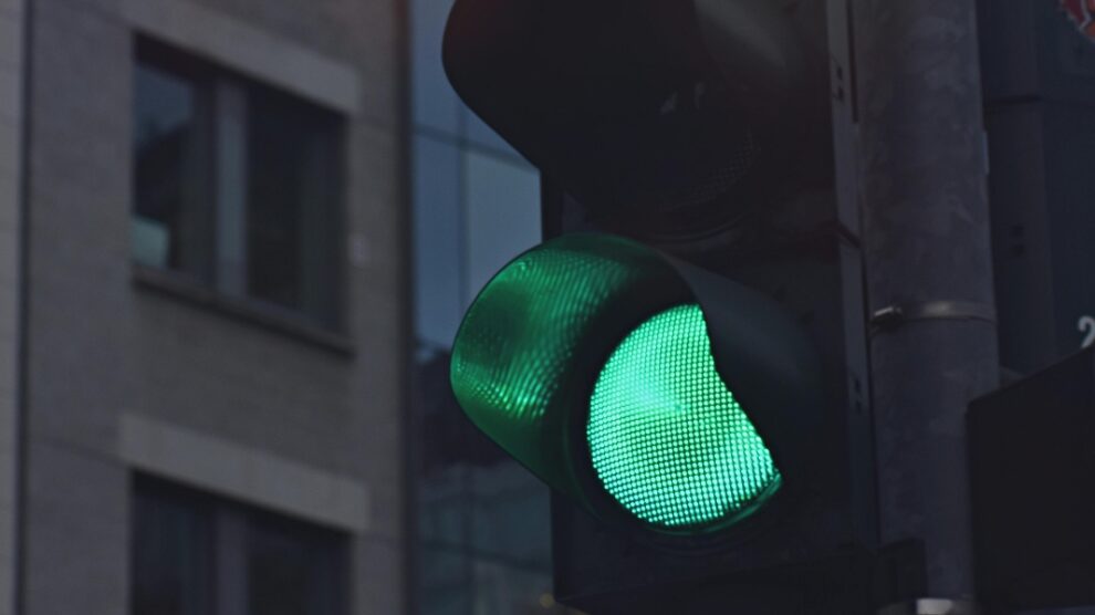 How Google's Green Light Uses AI to Improve Traffic and Lower Emissions