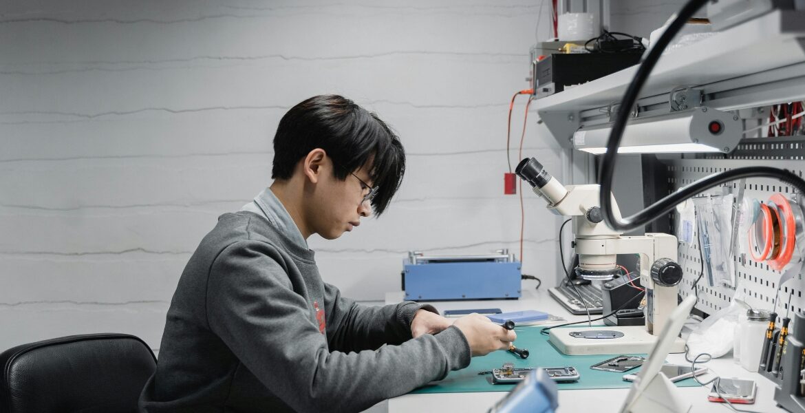 Gadgets That Can Smell: How Chemical Sensors Are Expanding Human Senses